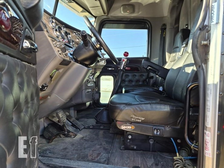 2013-peterbilt-388-image-14