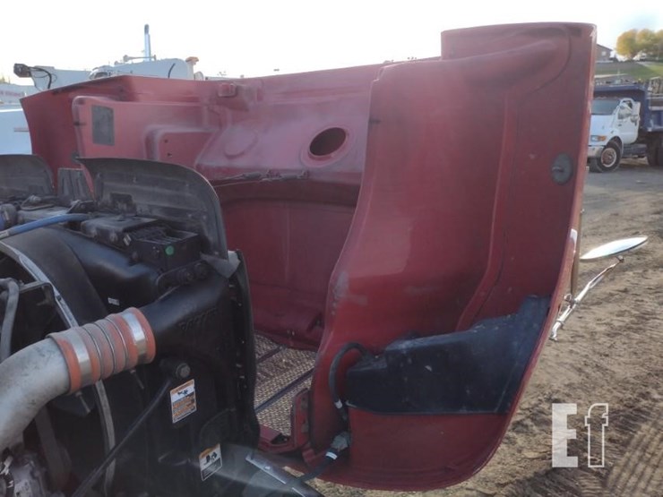 peterbilt-330-image-16