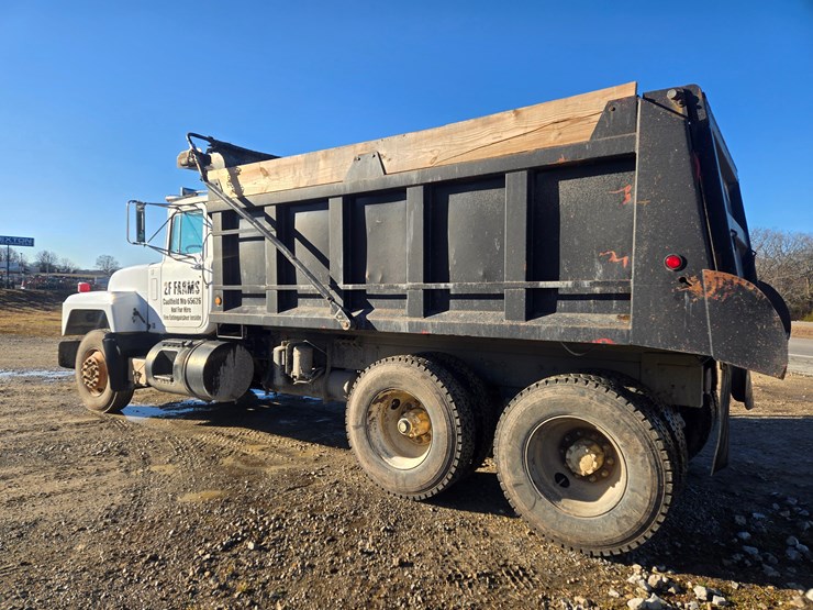 1999-mack-rd690s-image-12