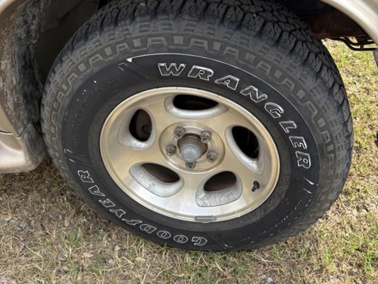 2000-ford-explorer-eddie-bauer-image-4