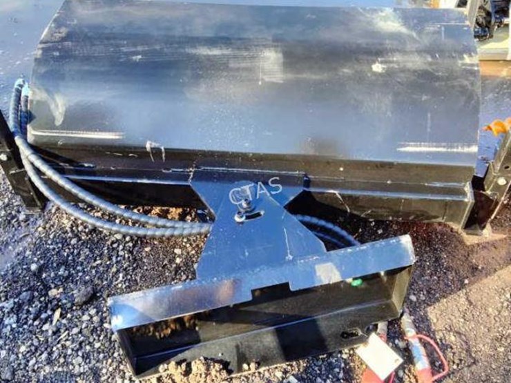 #314-•-mini-skid-steer-sweeper-image-3