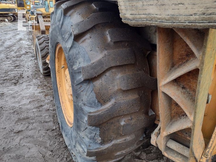 2002-case-580sl-image-26