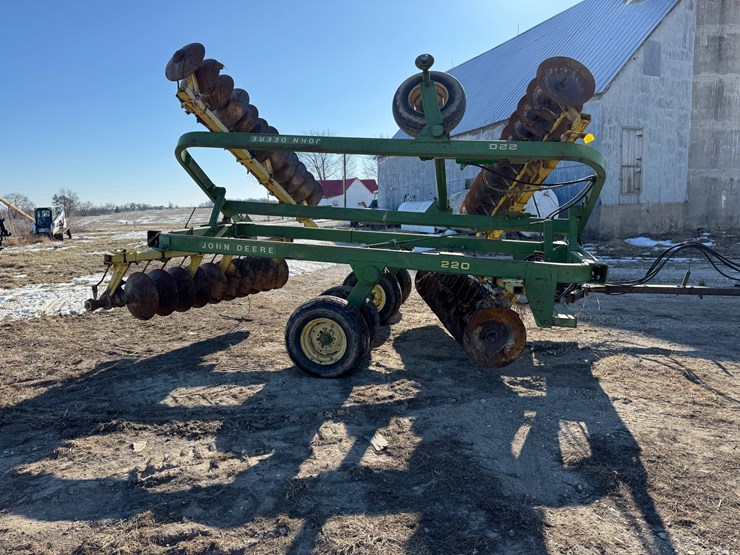 john-deere-220-image-3