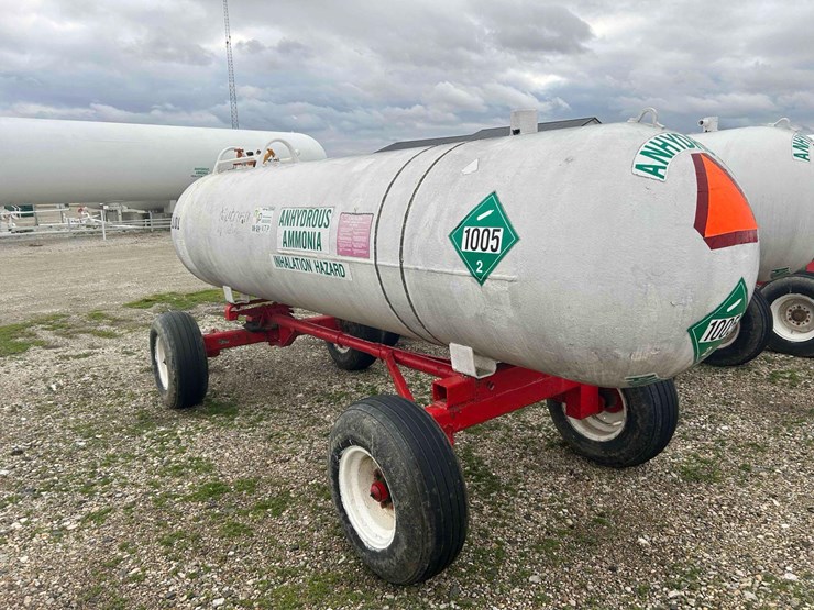 1000-gal.-nh3-tank-on-gear-#101-sells-offsite-image-8