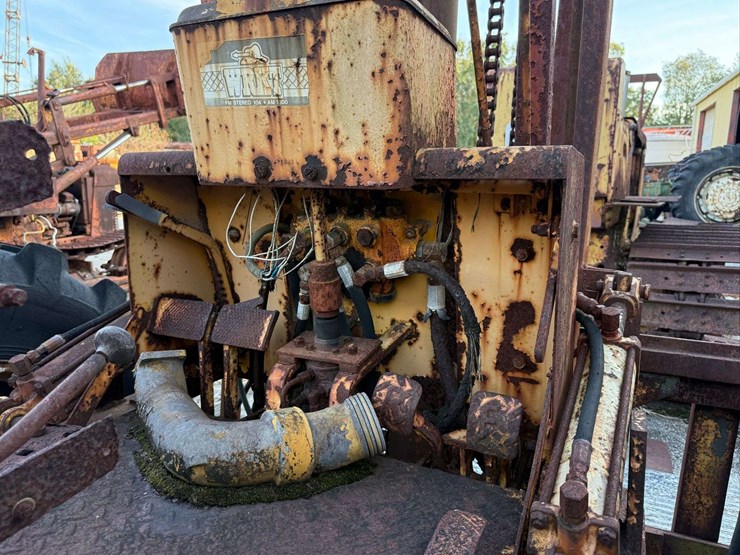 oliver-forklift-image-19