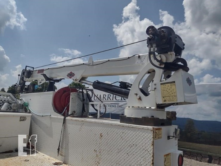 18-ford-f550-image-31