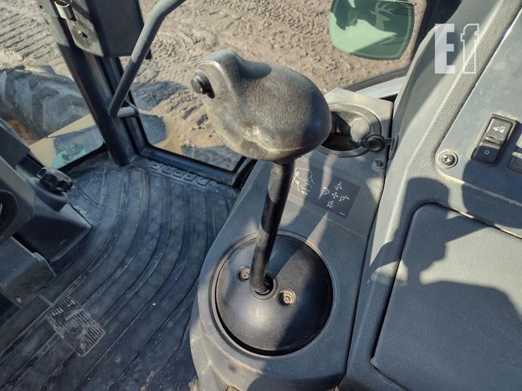 2018-deere-410l-image-10