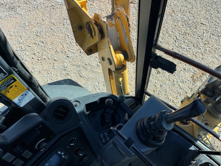 2012-deere-310s-image-26