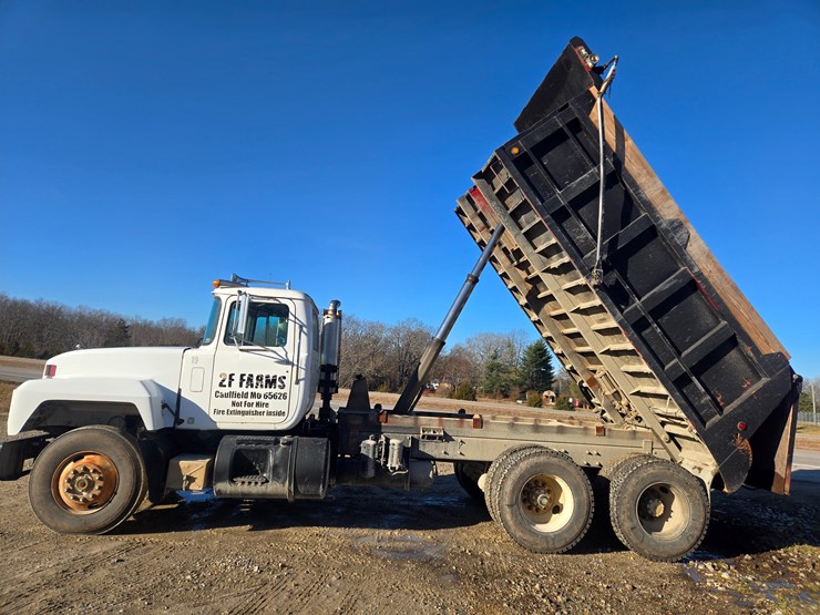 1999-mack-rd690s-image-30