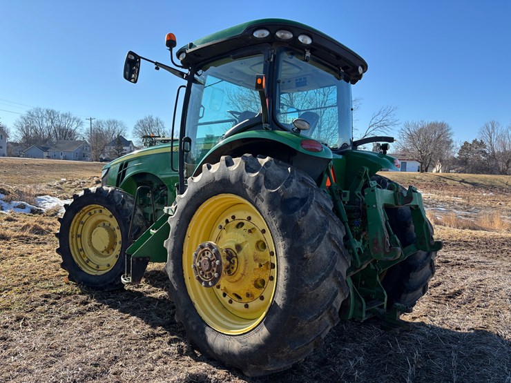 john-deere-8260r-image-3