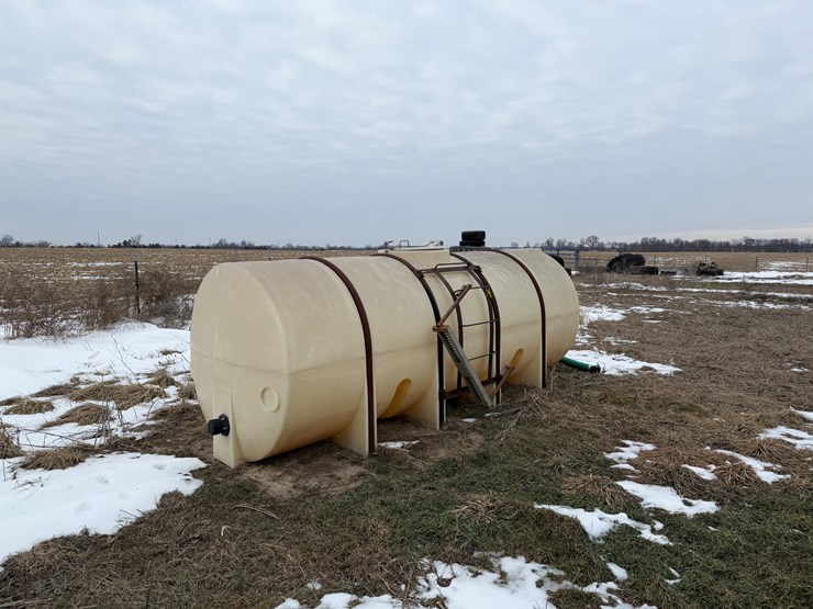 #1015-•-1600-gal-poly-tank-image-6