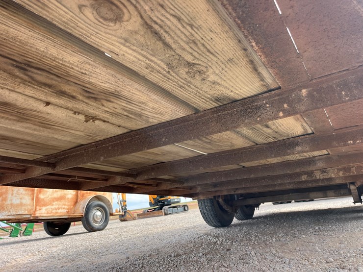 #t8405-•-stock-trailer-image-2