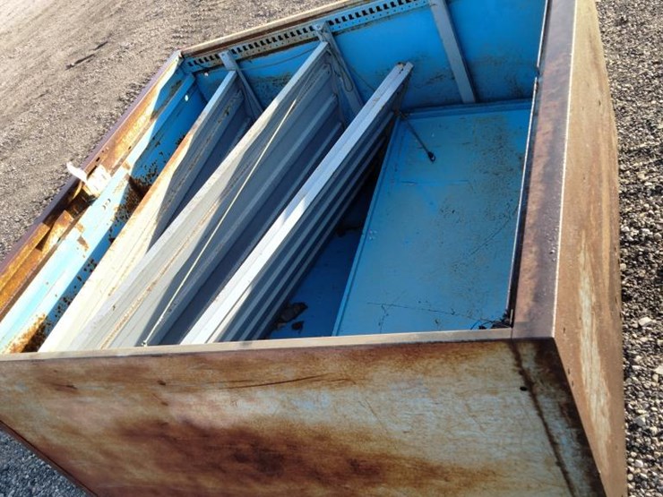 #18-•-metal-cabinet-w/-shelves-&-doors-image-2