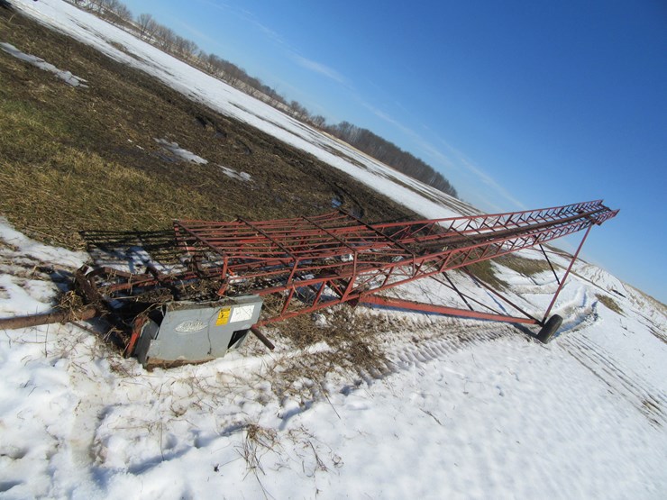 #8960-•-hayrite-52'-hay-elevator-image-1