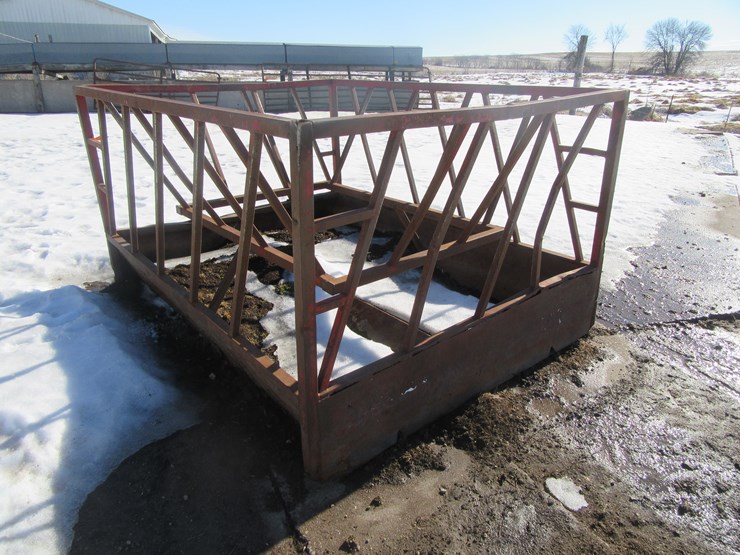 #8972-•-pmc-500-round-bale-feeder-image-2