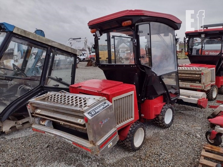ventrac-3400l-lawn-mower-w/broom-image-32