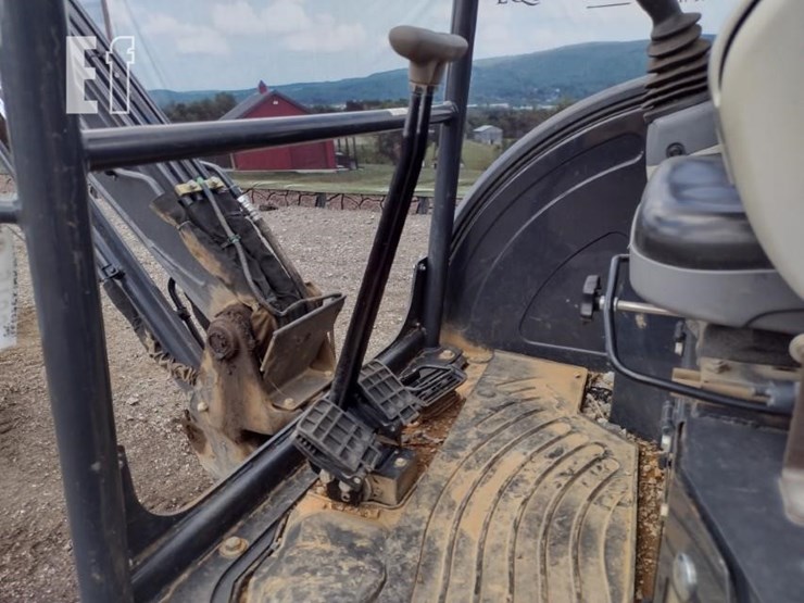 2022-deere-26g-image-11