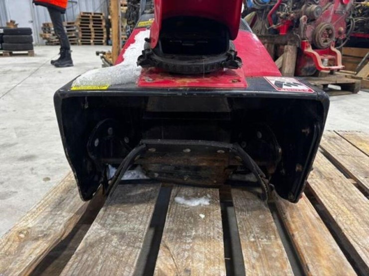 honda-hs621-4-stroke-snow-thrower-image-6