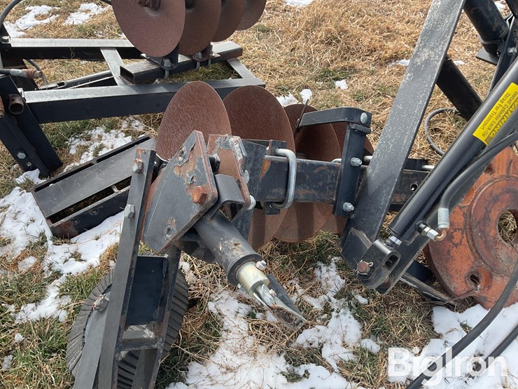 mounted-pivot-track-closer-image-15