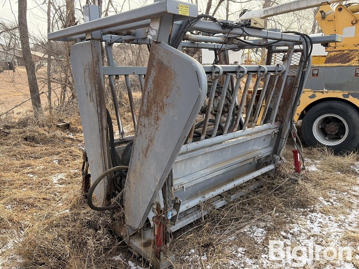 bowman-hydraulic-cattle-chute-image-5
