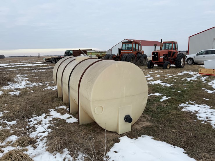 #1015-•-1600-gal-poly-tank-image-5