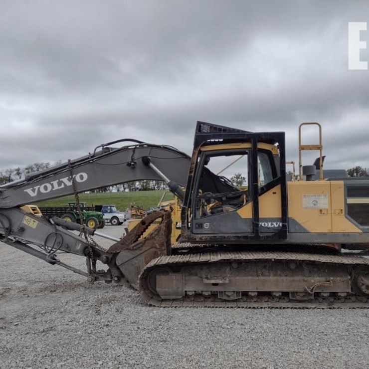 2015 VOLVO EC220E LR