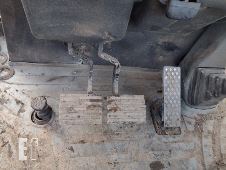 2005-caterpillar-420d-image-14