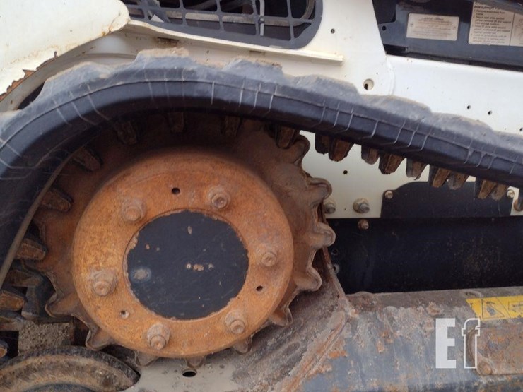 2017-bobcat-t740-image-30