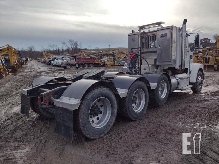 2017-freightliner-122sd-image-41