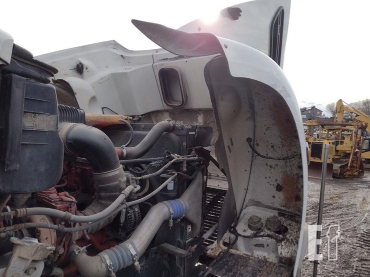 2017-freightliner-122sd-image-17