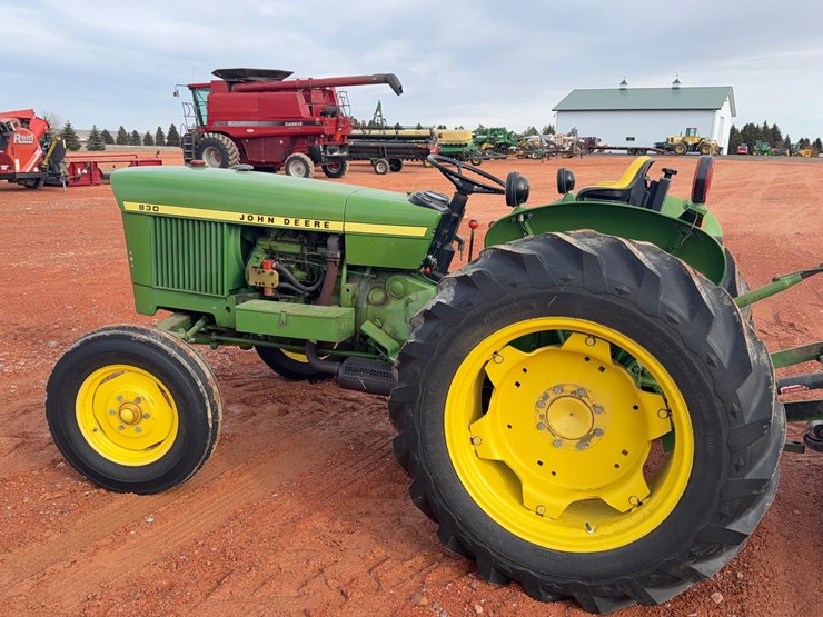 john-deere-830-image-2
