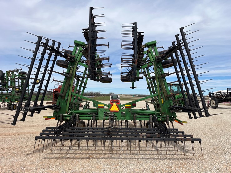 2005-john-deere-2210-image-11