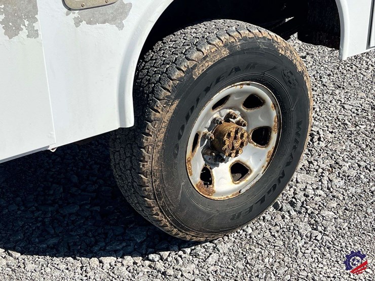 2010-chevrolet-silverado-s/a-service-truck-image-8