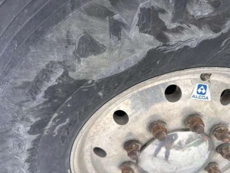 2018-freightliner-114sd-image-49