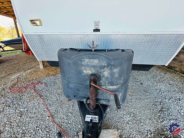 2011-keystone-hornet-platinum-31rbds-t/a-camper-trailer-image-18