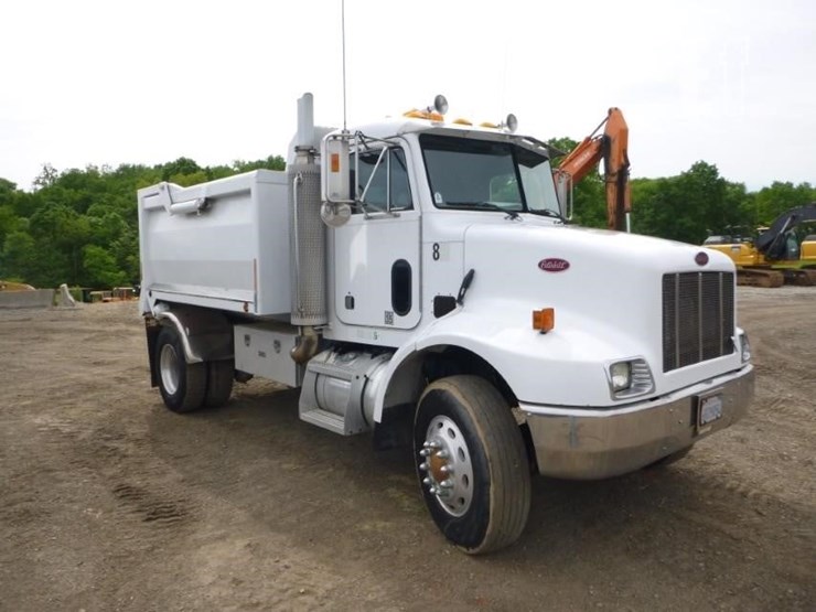 2000-peterbilt-330-image-38