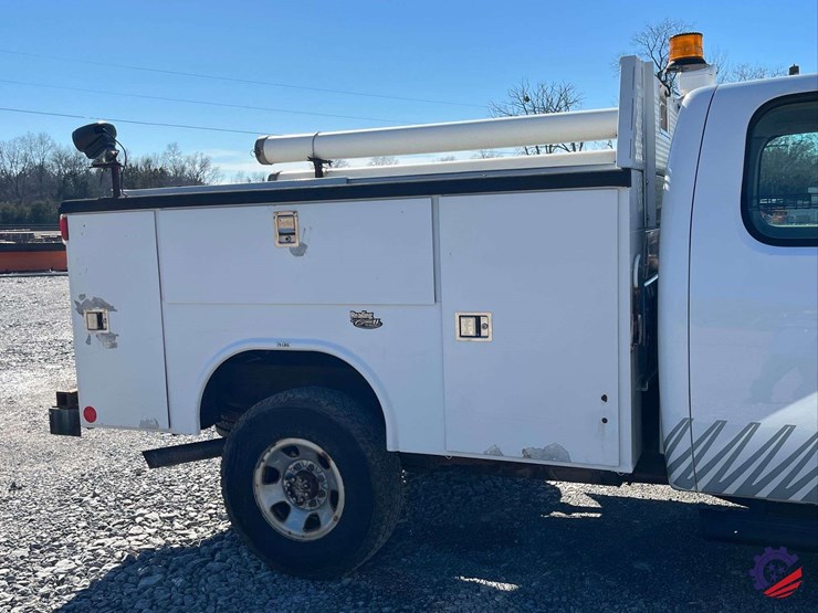 2010-chevrolet-silverado-s/a-service-truck-image-37