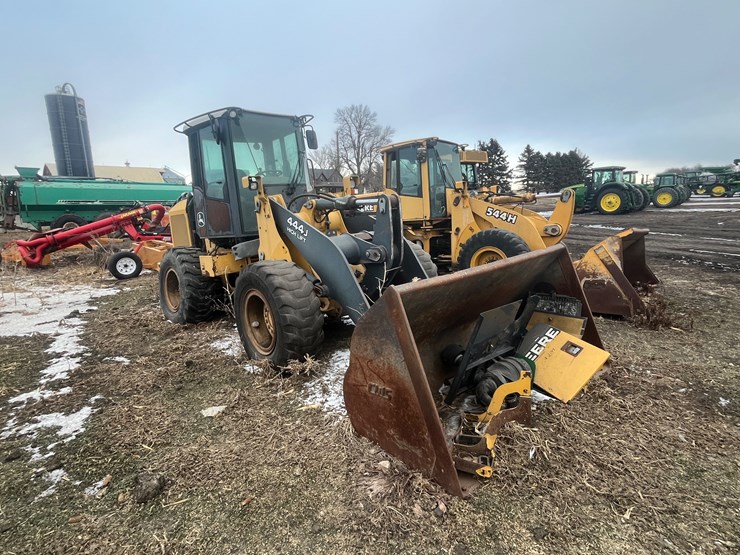 deere-444j-image-9