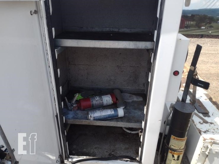 18-ford-f550-image-24