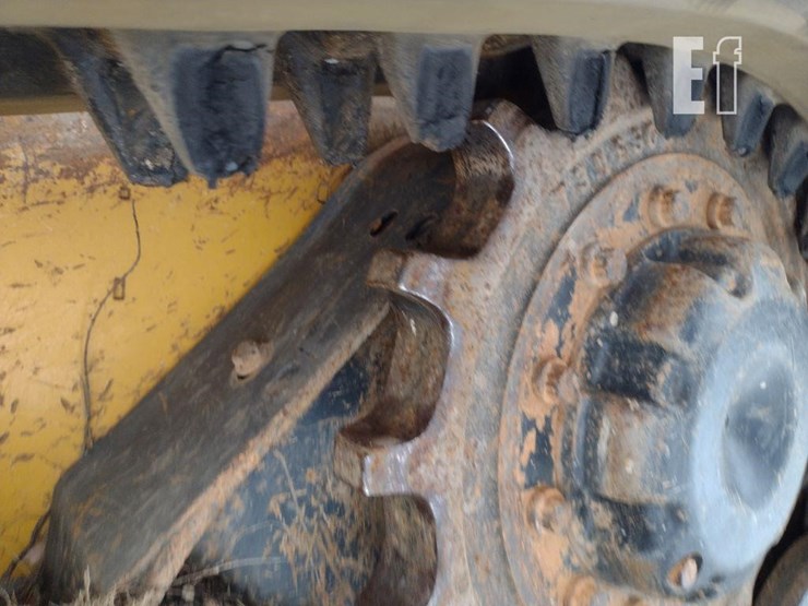 2019-deere-317g-image-21