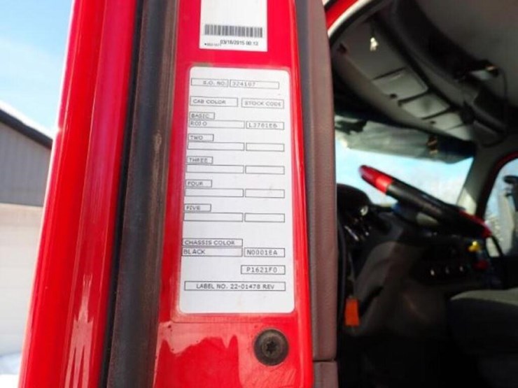 2016-peterbilt-567-image-12