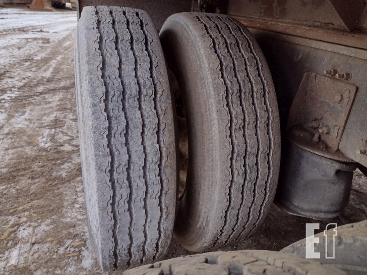 12-volvo-vhd-dump-truck^title^-image-27