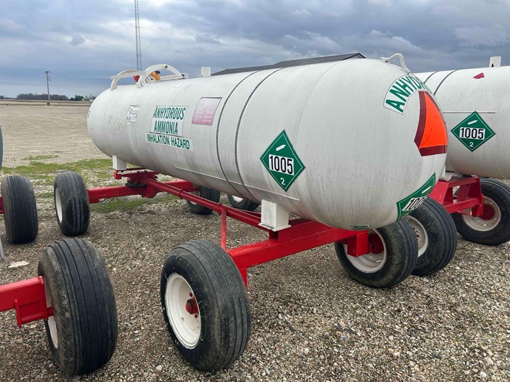 1000-gal.-nh3-tank-on-gear-#73 sells-offsite-image-9