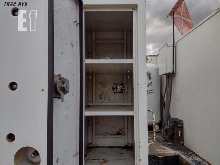 2008-peterbilt-365-image-31