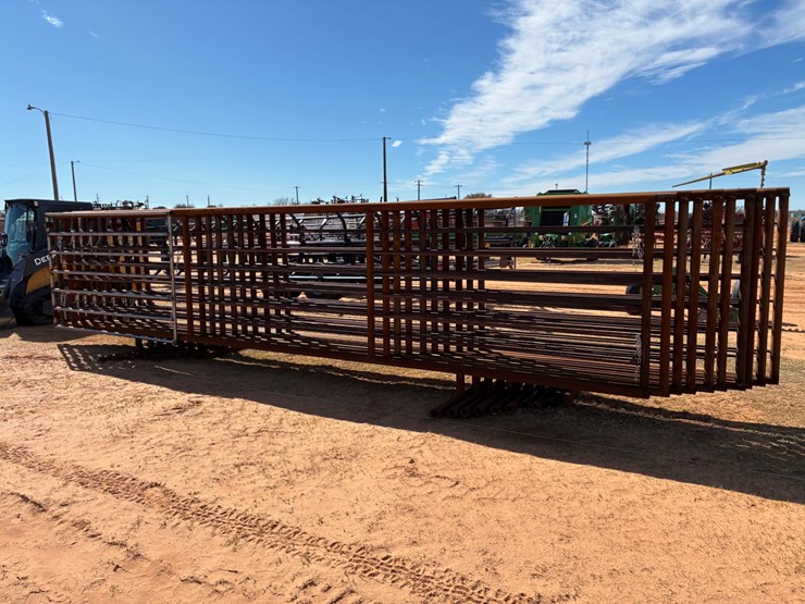 #t8400-•-(10)-cattle-panels-image-1