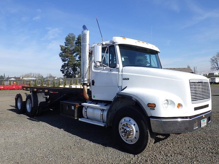1999-freightliner-fl112-image-3