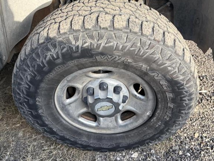 2009-chevrolet-3500-image-9