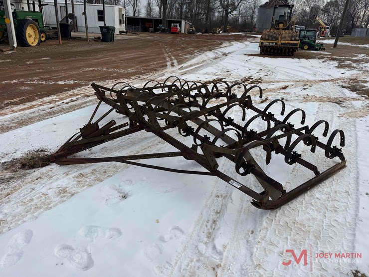 pull-type-field-cultivator-/-chisel-plow-image-4