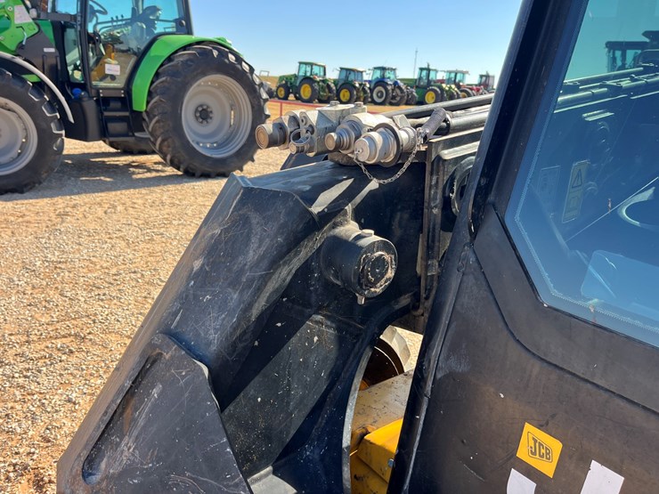 2020-jcb-3ts-8w-image-4