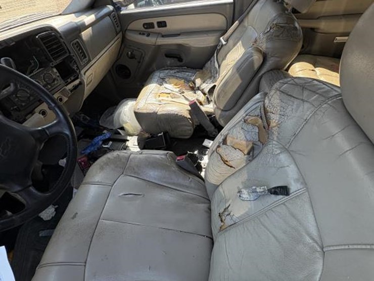 2002-chevrolet-tahoe-image-9